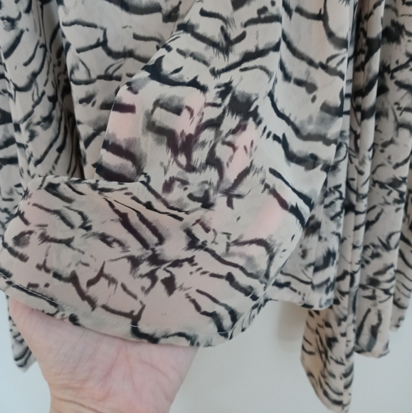 Lovers + Friends Cold Shoulder Top Abstract Print XS - Picture 6 of 8